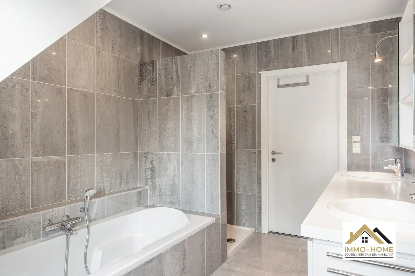 Jonge prachtige woning met enorm volume!! foto 13