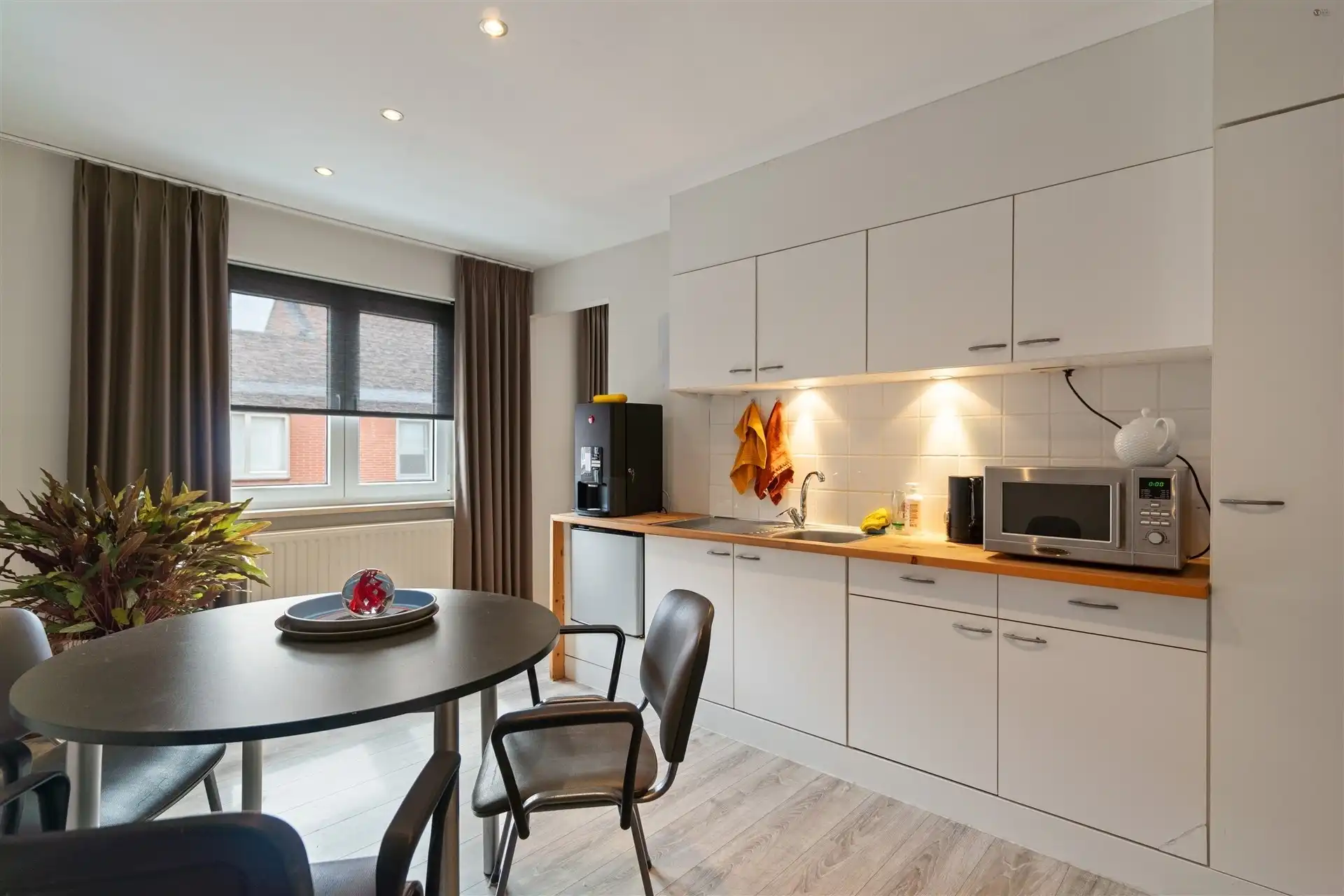 degelijk onderhouden atelier + woonst foto 16