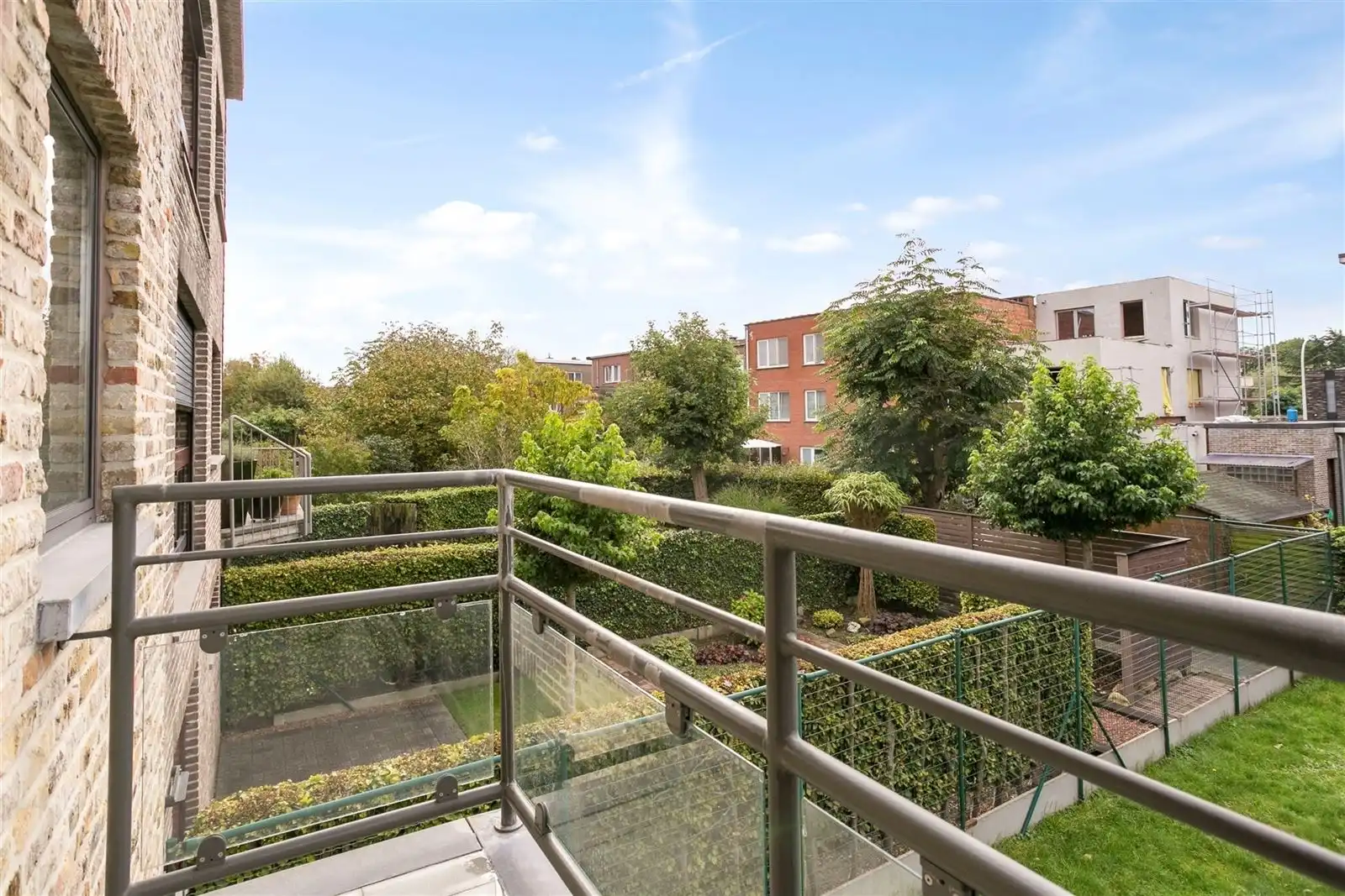 Gunstig gelegen duplex-appartement met inpandige garage en tuin foto 16