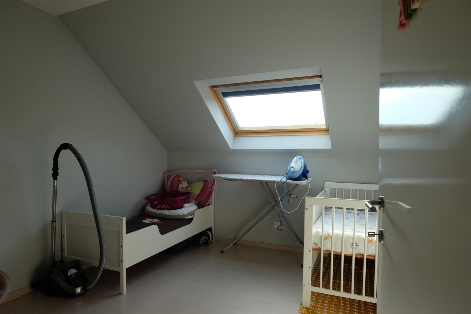 Recente rijwoning met garage foto 12