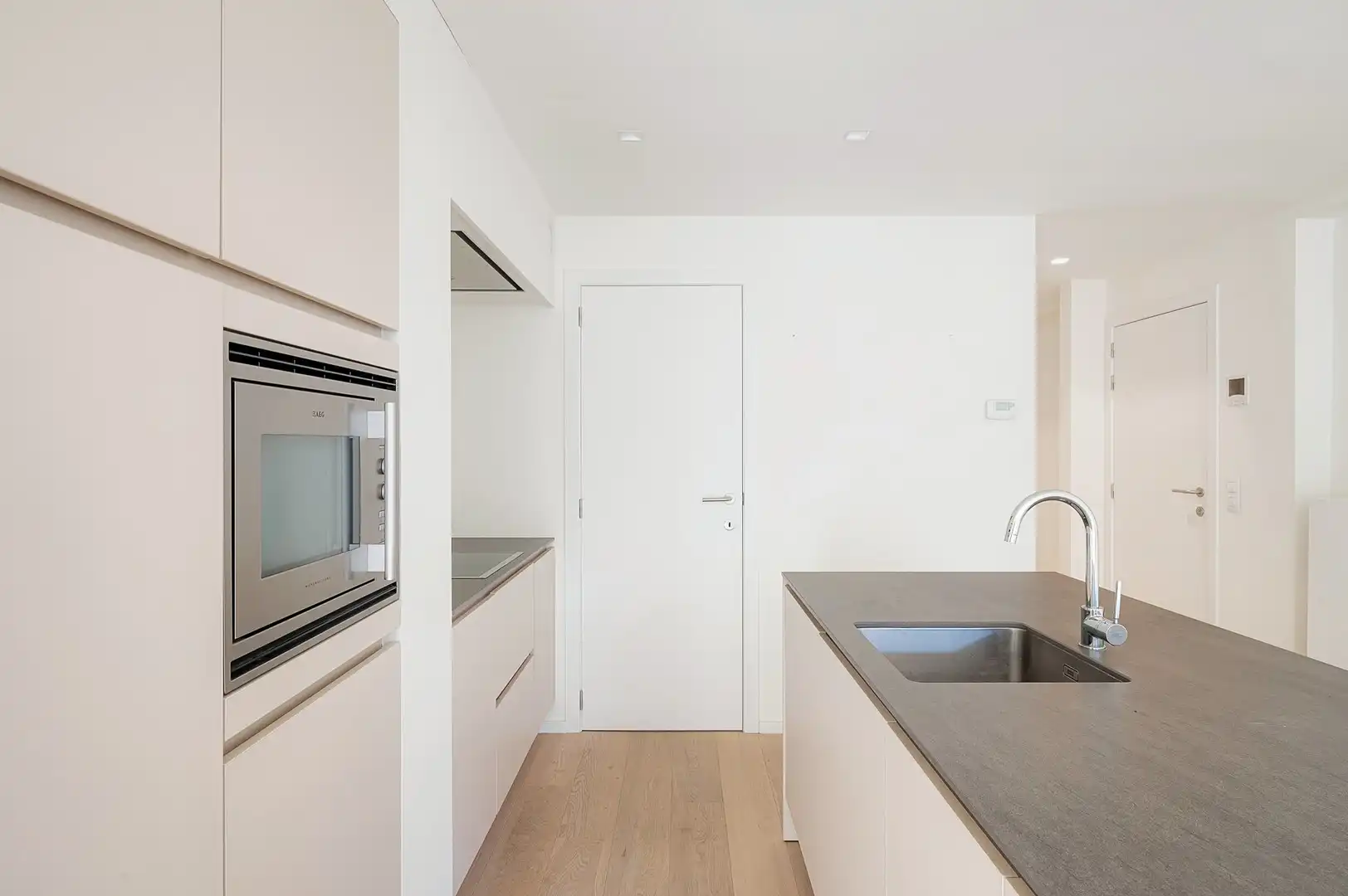 Instapklaar appartement, in het commerciële centrum van Knokke en vlakbij de zee. foto 11