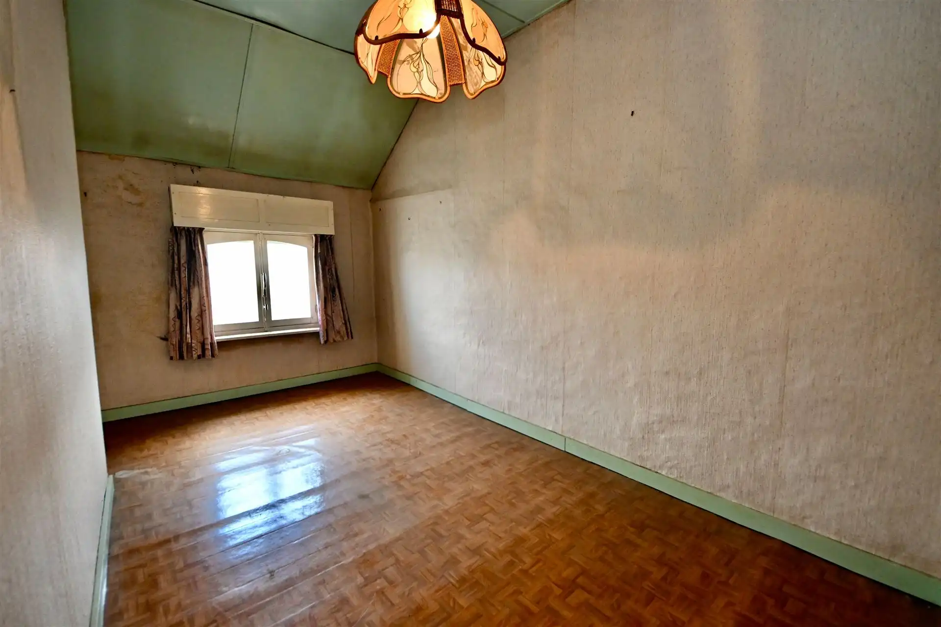 Te renoveren woning met 3 slaapkamers, tuin en garage.  foto 12