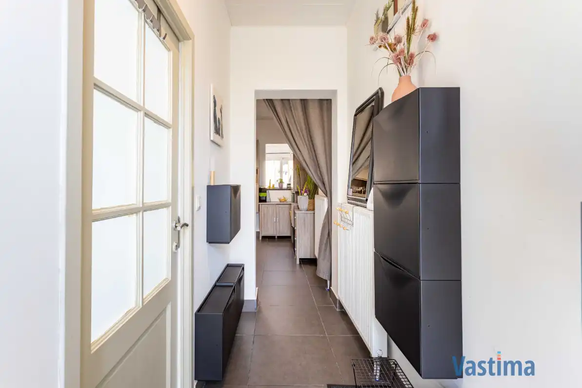 Energiezuinige en instapklare starterswoning met 2 slaapkamers in hartje Erembodegem foto 7