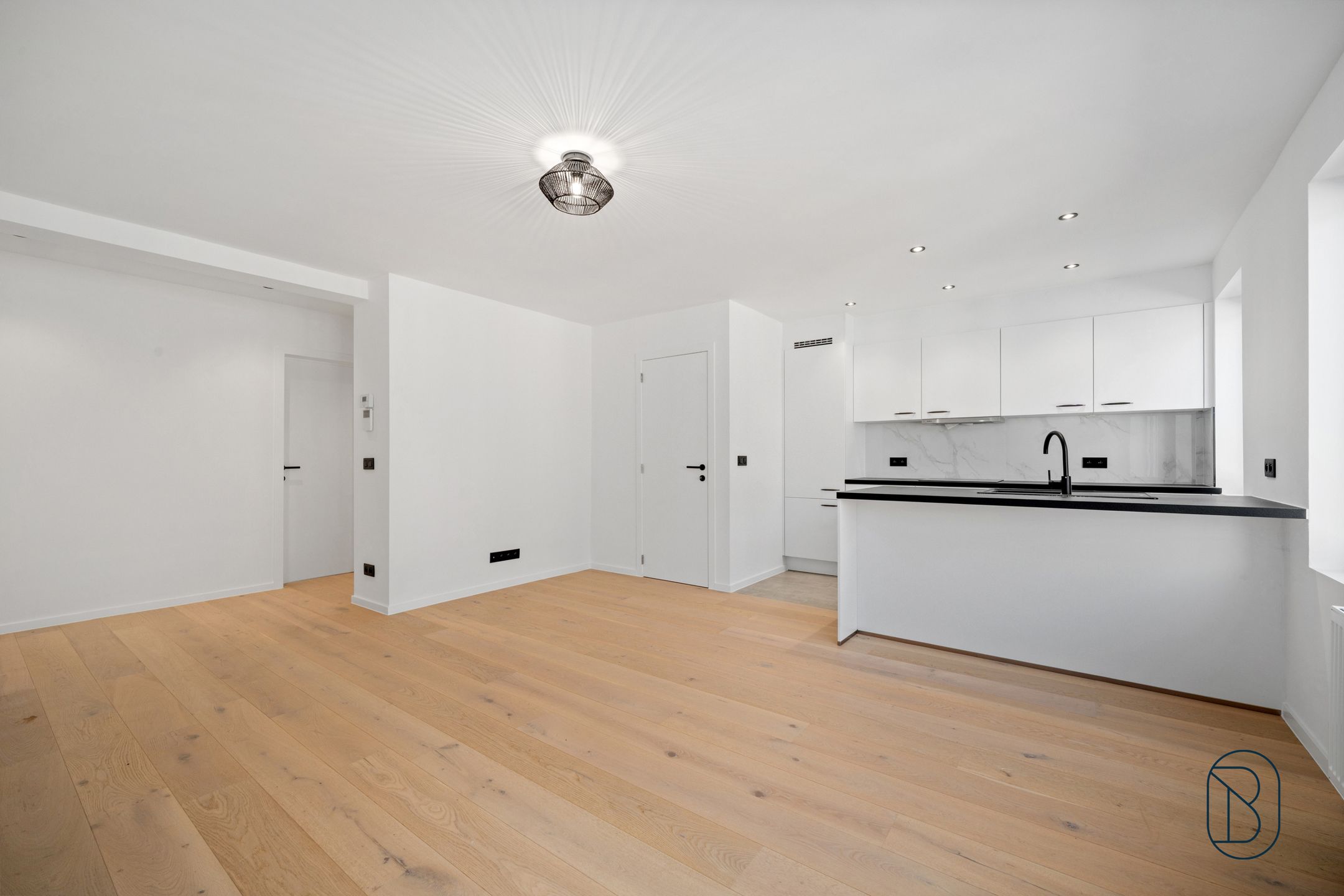 Recent gerenoveerd appartement met terras in Wevelgem foto 3