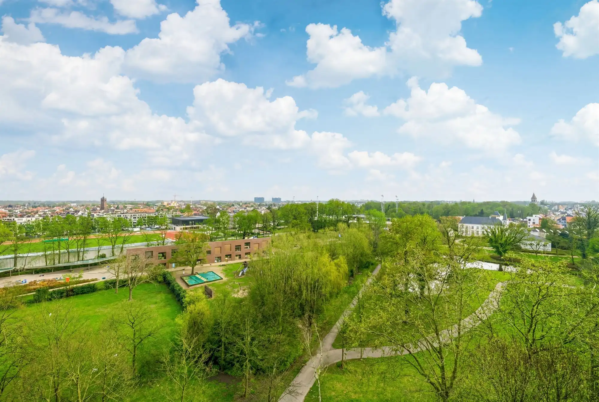 Gerenoveerd app. met 2 slpkmrs. en terras foto 3