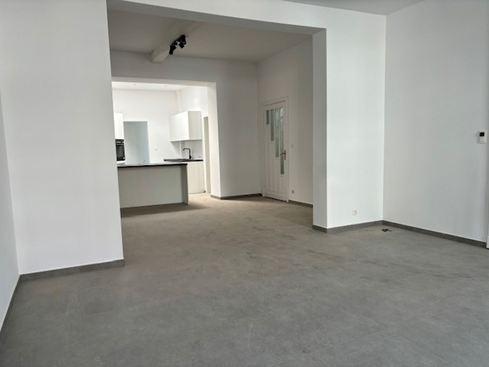 Volledig rerenoveerde woning 5 slpks 2 badks centrum Landen foto 6