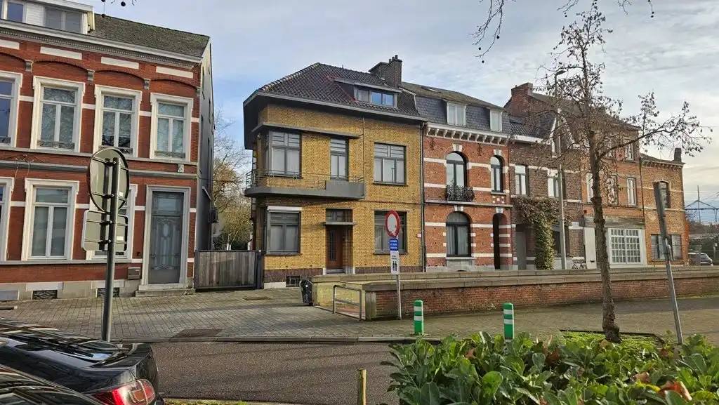 Huis te koop foto {{pictureIndex}}