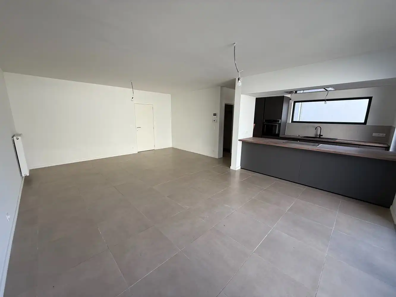 Ruim nieuwbouwappartement met 2 slaapkamers én parkeerplaats! foto 2