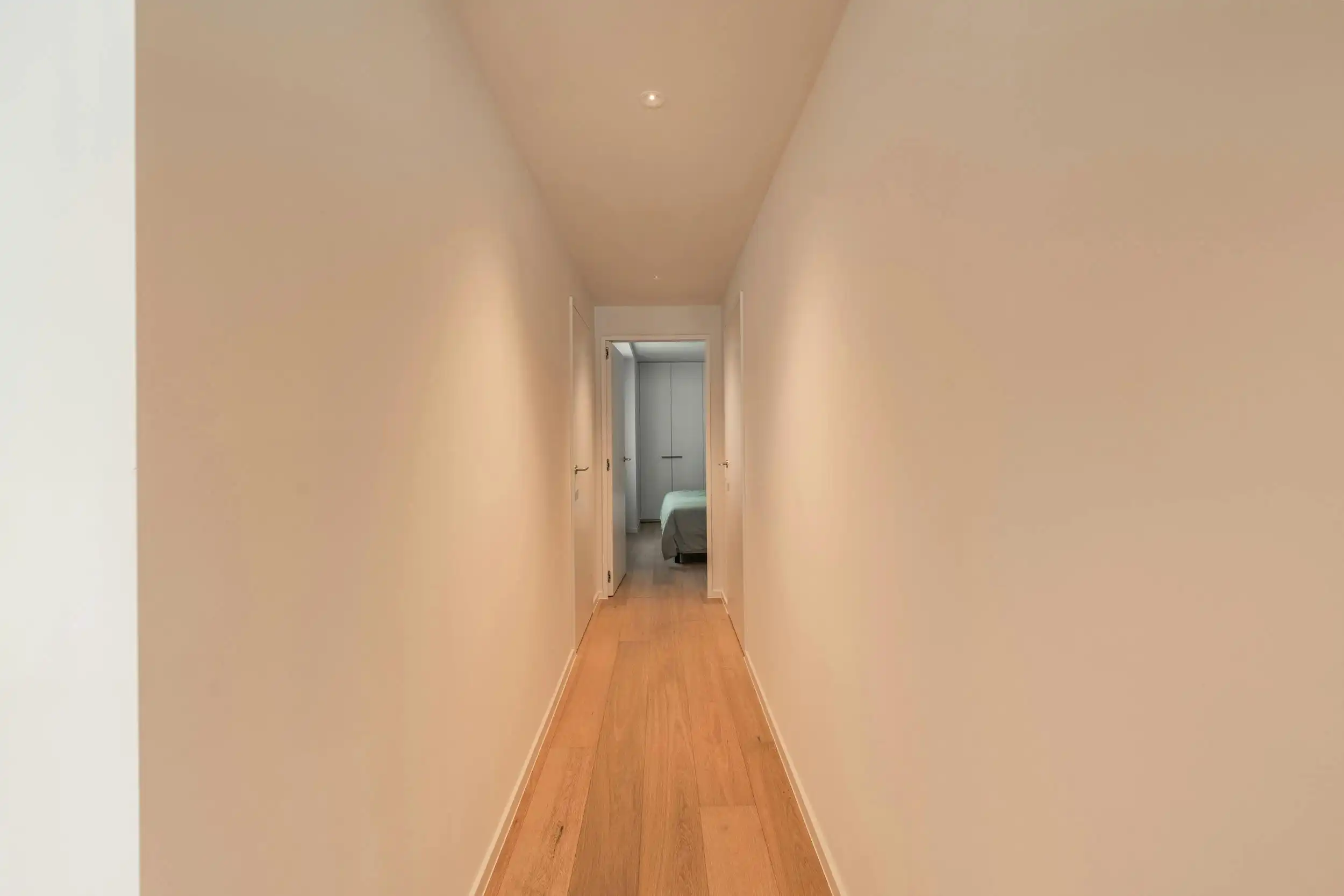Luxueus gerenoveerd 2-slaapkamerappartement te Oostende foto 17