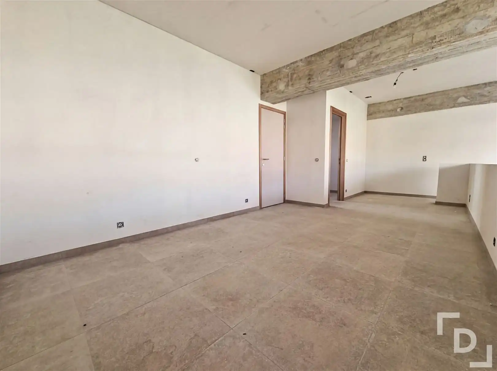 Lichtrijke loft te koop in centrum Ieper. foto 9