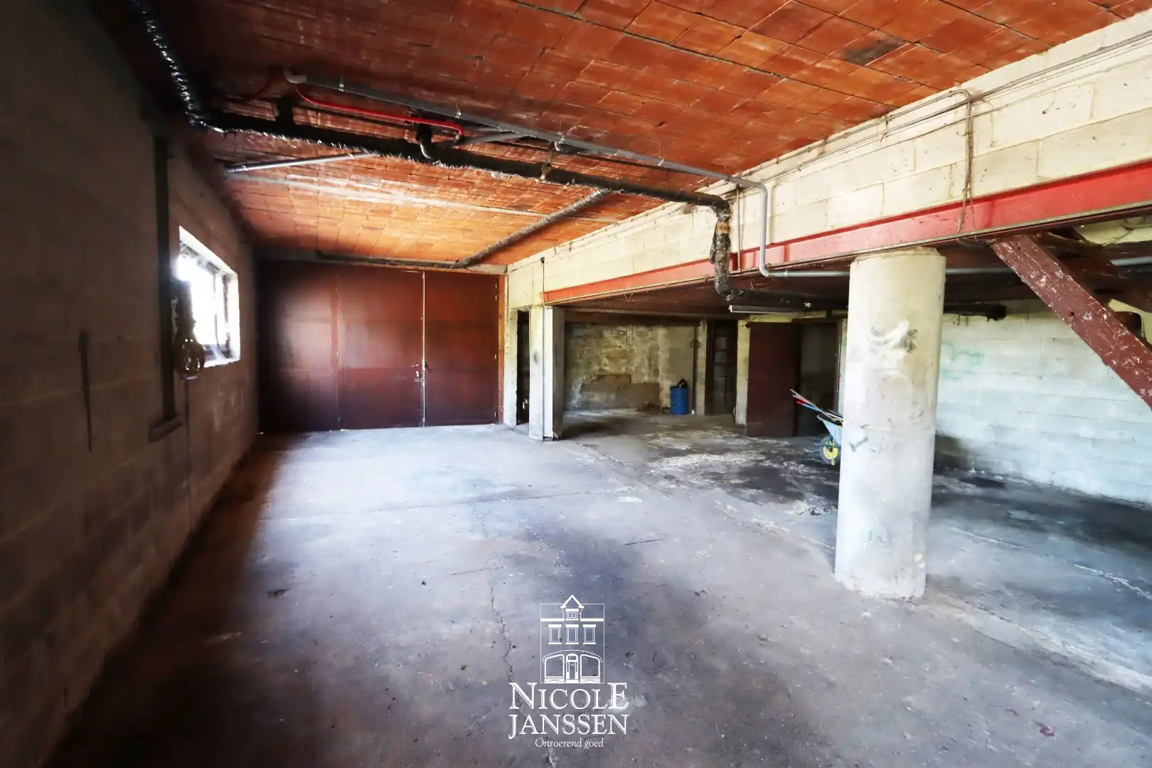 Woning met loods/stallen foto 12