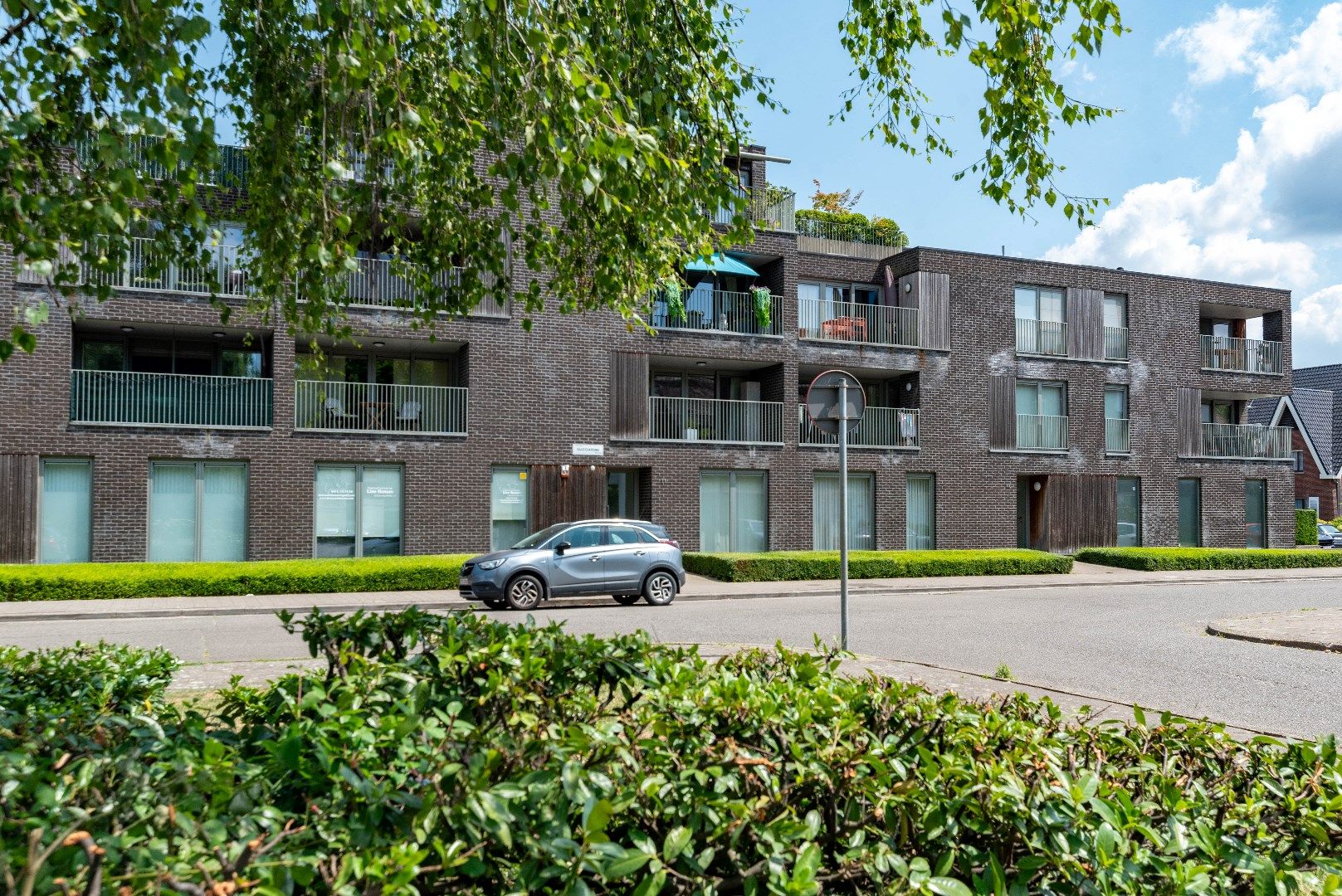 Modern appartement met terras en autostaanplaats foto 22