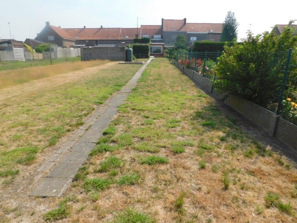 ROESBRUGGE: Grondig te renoveren woonhuis met heel wat ruimte (en dus heel wat mogelijkheden) op een ZW-gericht stuk grond van 454m² totale grondoppervlakte. foto 21