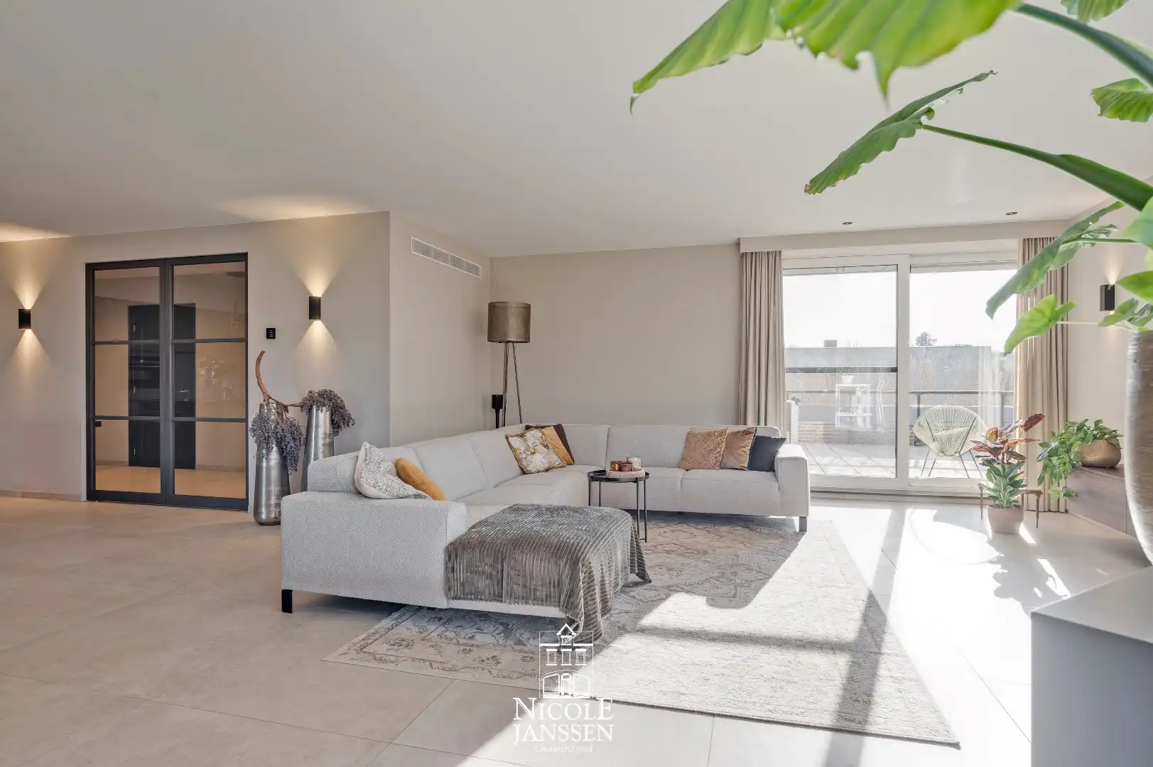 Prachtig luxueus appartement met 2 slaapkamers, kantoorruimte en ondergrondse garage foto 8