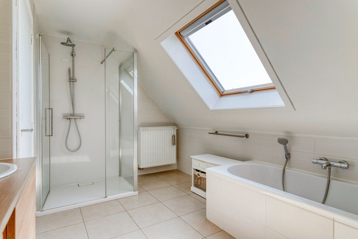 Alleenstaande woning aan de groene stadsrand van Ronse foto 14