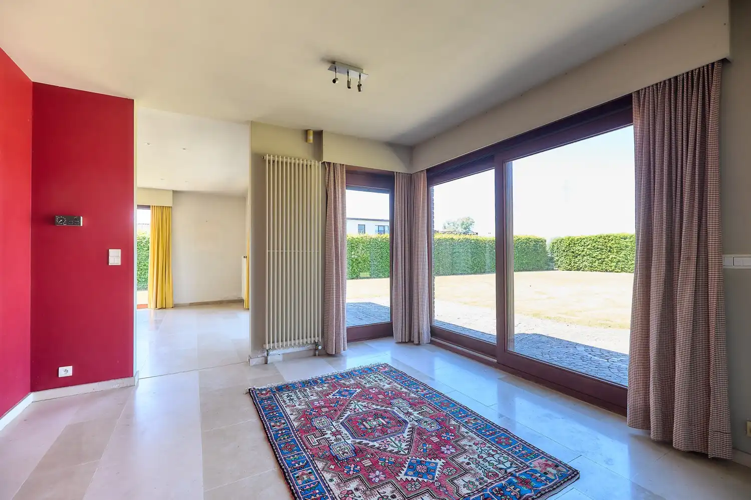 Ruime en degelijk gebouwde villa op groen perceel van 1318m² met zicht op de velden foto 8