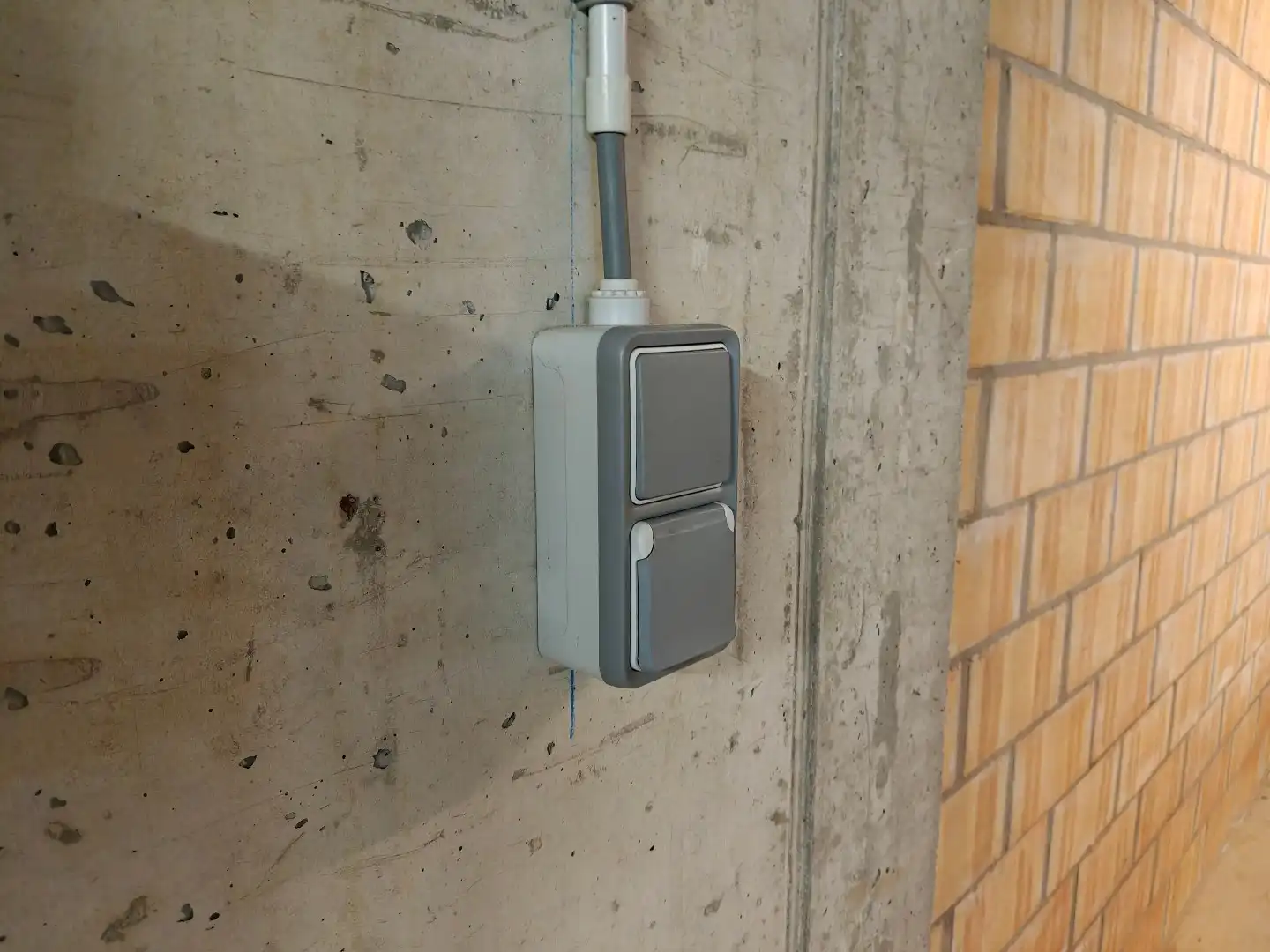 Ruime recente garage in hartje Middelkerke op enkele stappen van de Zeedijk! foto 5