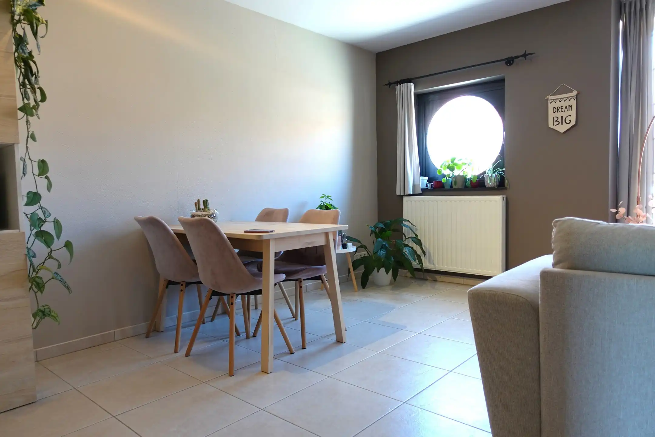 Instapklaar 1- slpk app met ruim terras in centrum Gierle foto 4