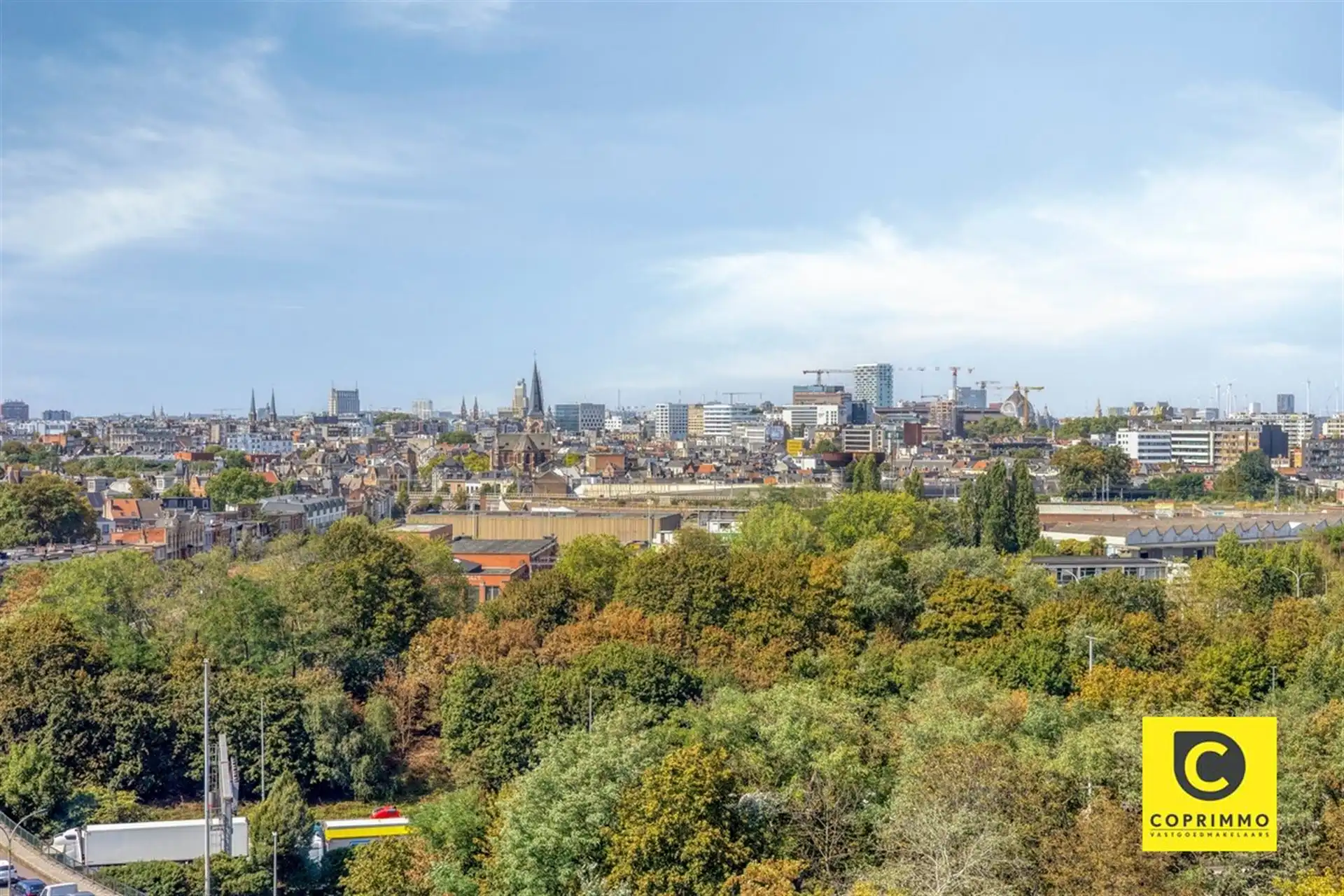 Lichtrijk 2 slpk app met airco en zicht op de Antwerpse skyline! foto 4