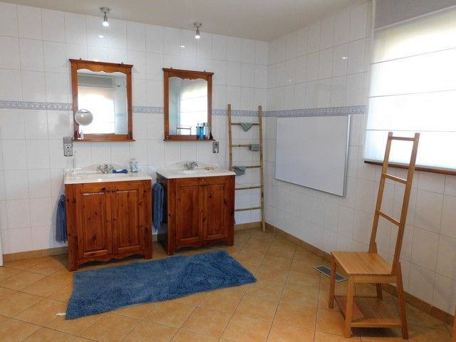 Stijlvolle en energiezuinige villa met zwemvijver op een zuidgericht perceel van 15a 30ca foto 9