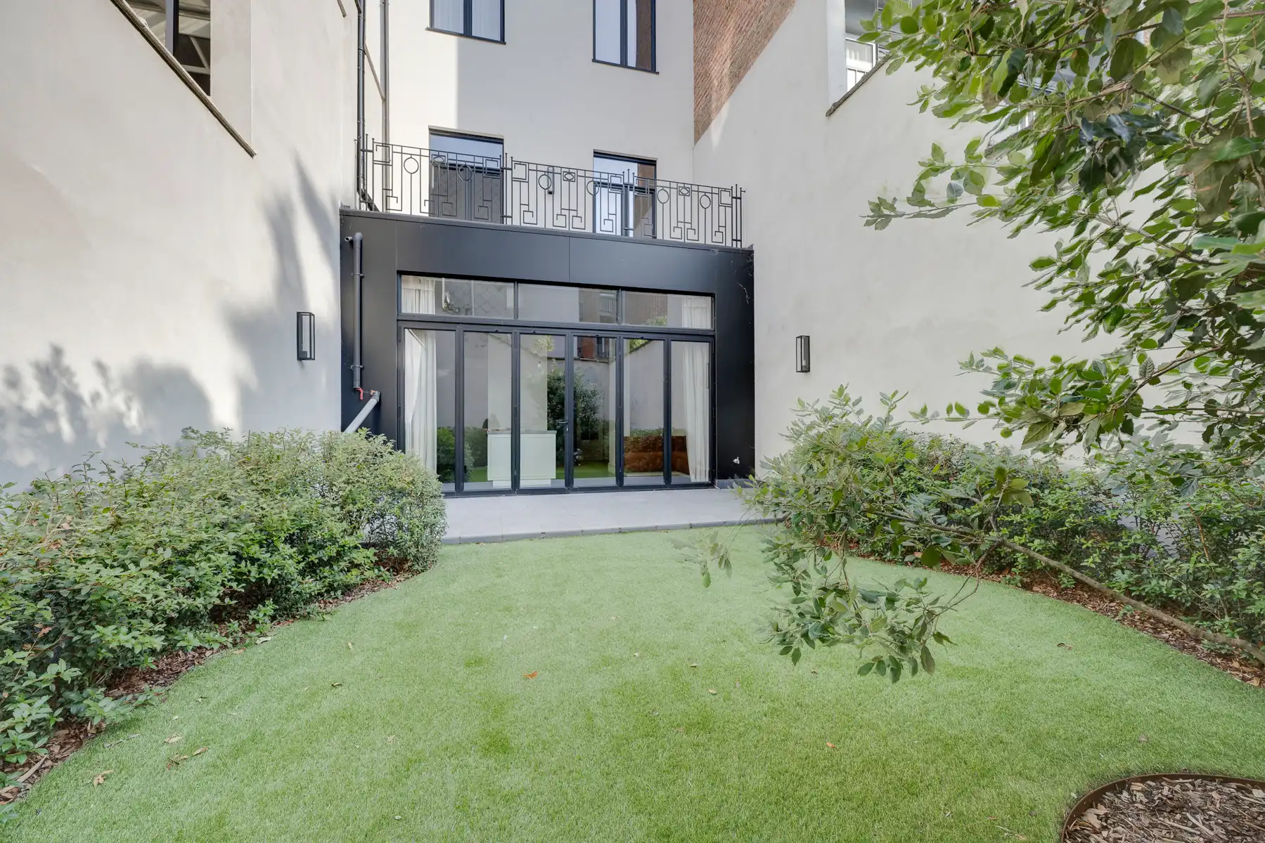 Luxueus gerenoveerde burgerwoning met tuin en terras foto 10