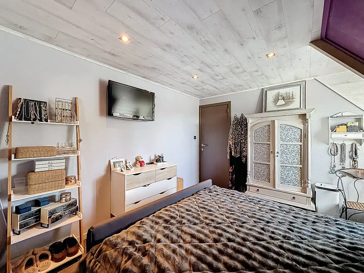 Instapklare twee-onder-een-kapwoning met uitbouw, luxe overkapping en zonnige tuin op het westen  foto 27