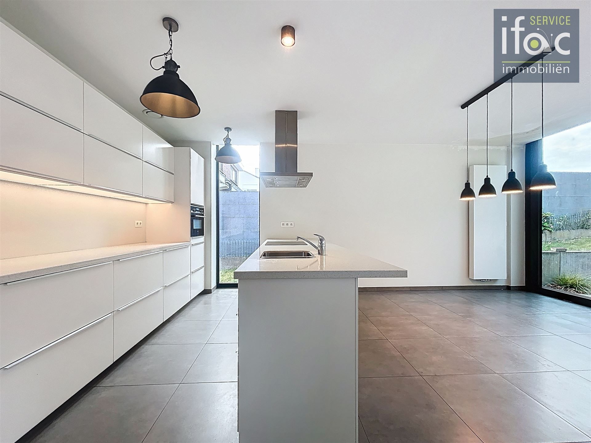 Uitstekend gelegen woning met 4 slaapkamers en 2 badkamers foto 8