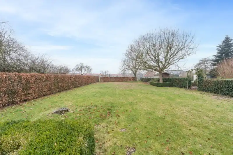 Roeselare-Hoogleedsesteenweg. Bouwgrond van +/- 875m2, sloop -en wederopbouw kan aan 6% btw onder voorwaarden. Ideaal voor VILLABOUW, PRAKTIJK, KANTOOR... op topligging. Goede passage! foto 6