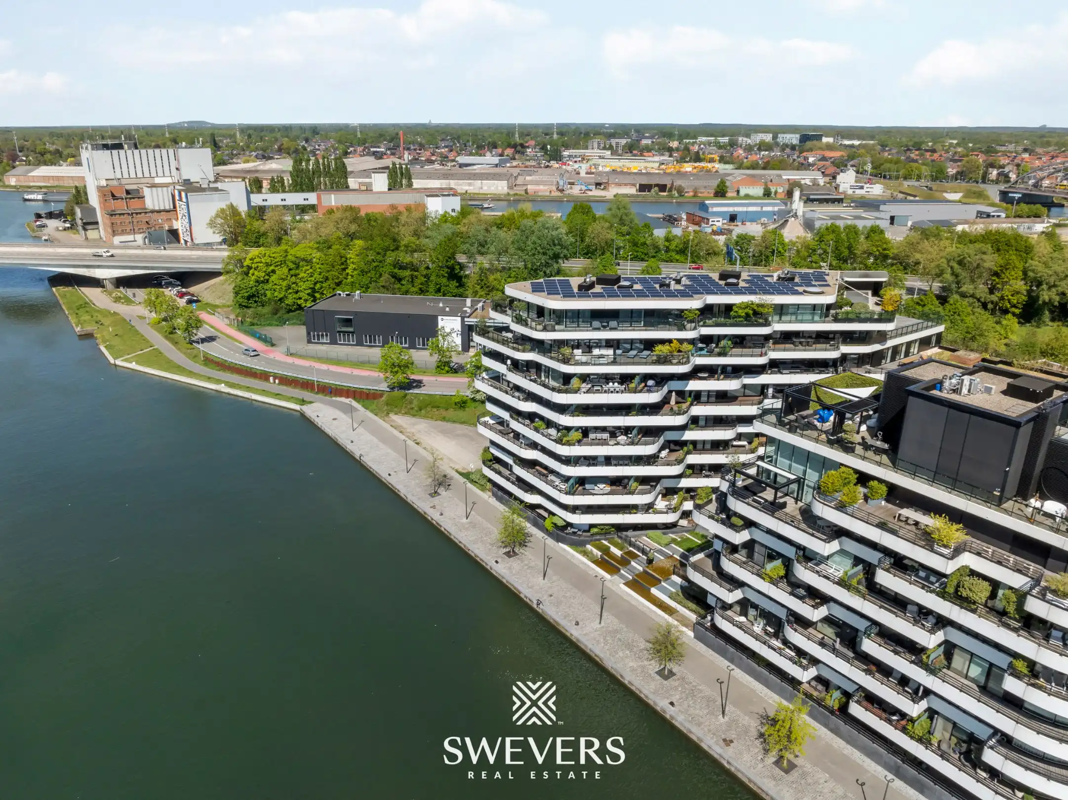 Luxueus appartement met zicht op het kanaal en ruim terras op zuidzicht in Hasselt foto 26