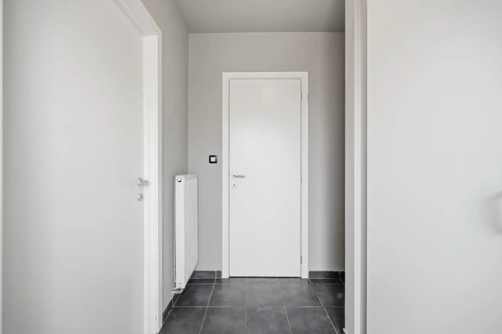 Instapklare rijwoning uit 2009 met 3 slpks, zonnig terras, tuin en 2 autostaanplaatsen foto 10