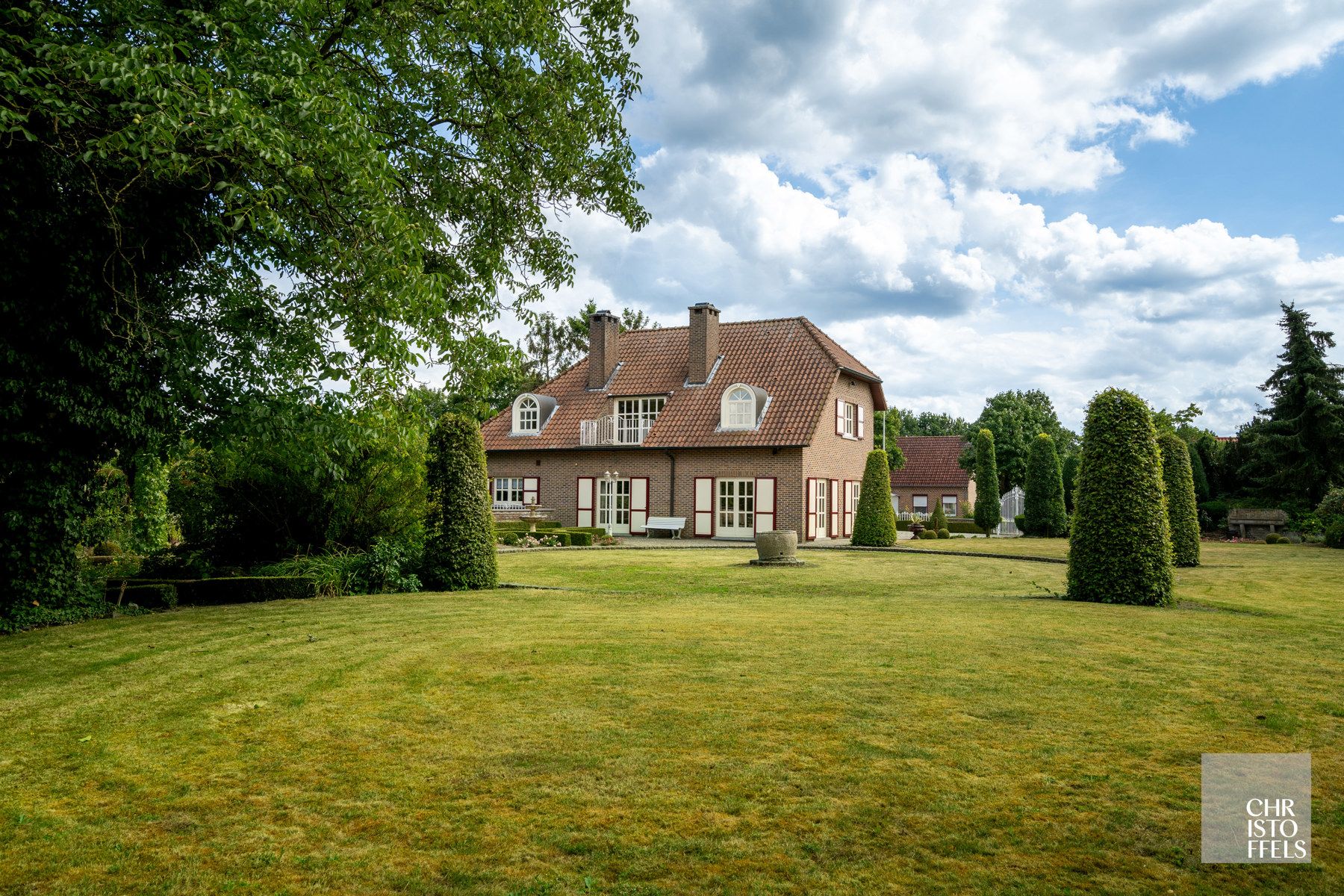 Riante en verzorgde villa van 694m2 op 1ha 00a 18ca! foto 8