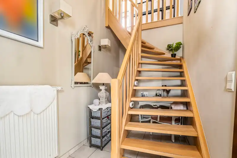 Halfopen bebouwing op een prachtig perceel van 1.113m² foto 2