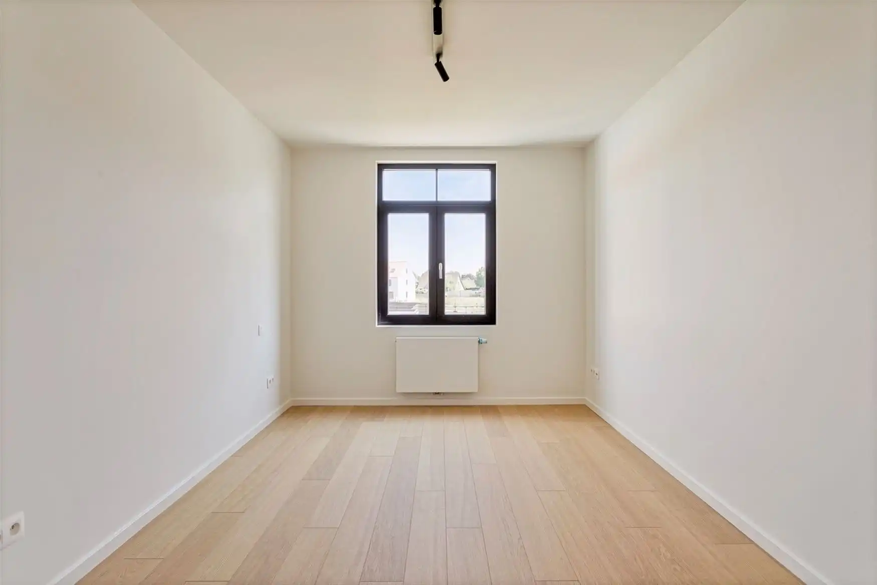 Zeer recente woning op gunstige locatie foto 8
