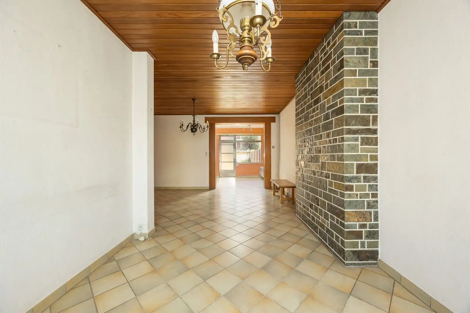 karaktervolle 3-slaapkamerwoning met grote zolder, diepe tuin en berging foto 4