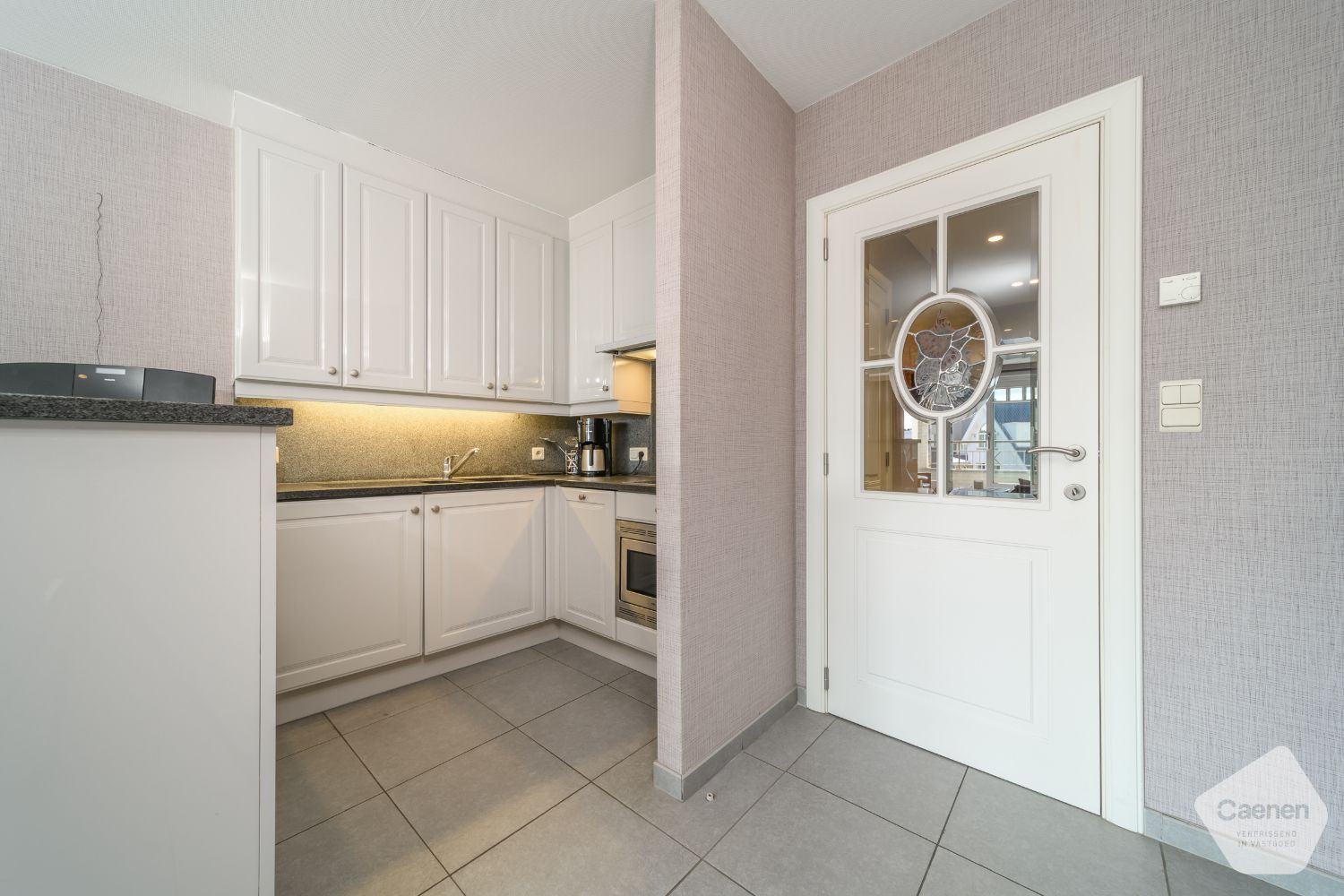 Instapklaar appartement met 2 slaapkamers, terras en balkon nabij zee foto 2