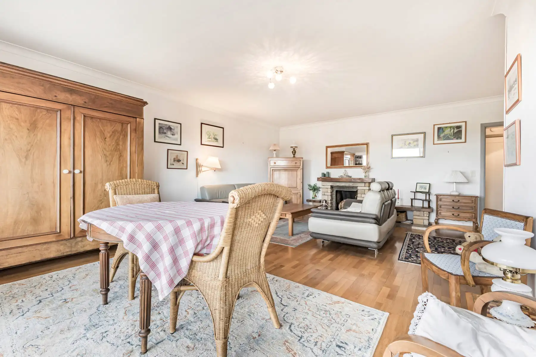 Goed gelegen appartement met twee slaapkamers foto 3