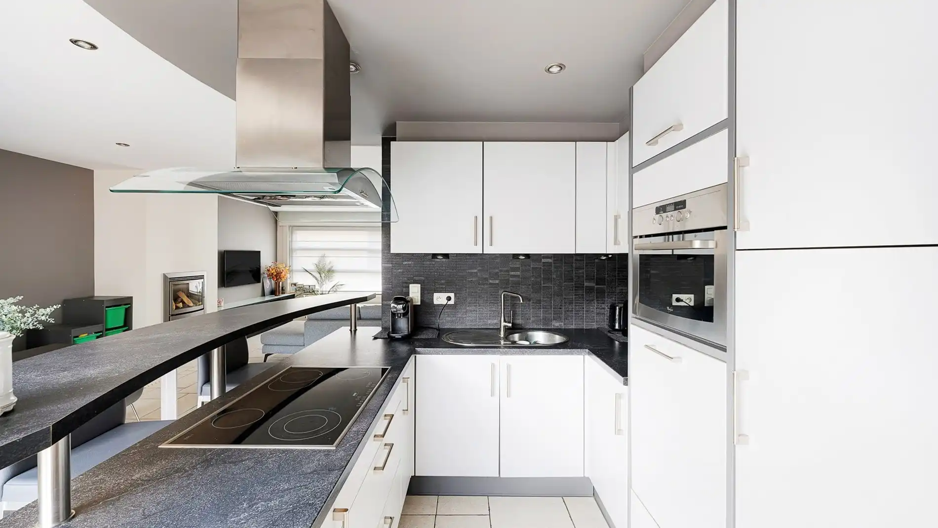 Instapklare woning met zonnige tuin in het centrum van Heist foto 9