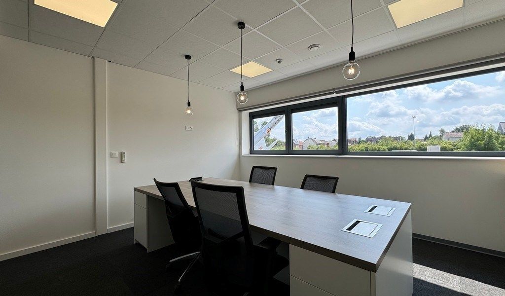 Gerenoveerde instapklare kantoren te huur aan station van Lint foto 10