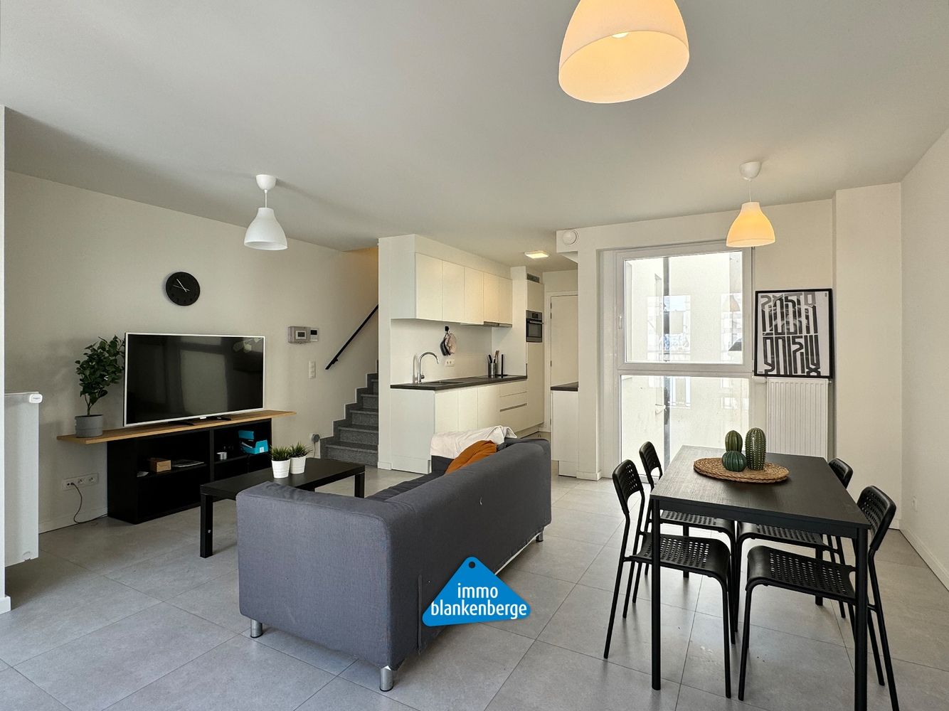 Zeer ruim triplex appartement met huislift, vlak bij de Zeedijk van Blankenberge foto 3