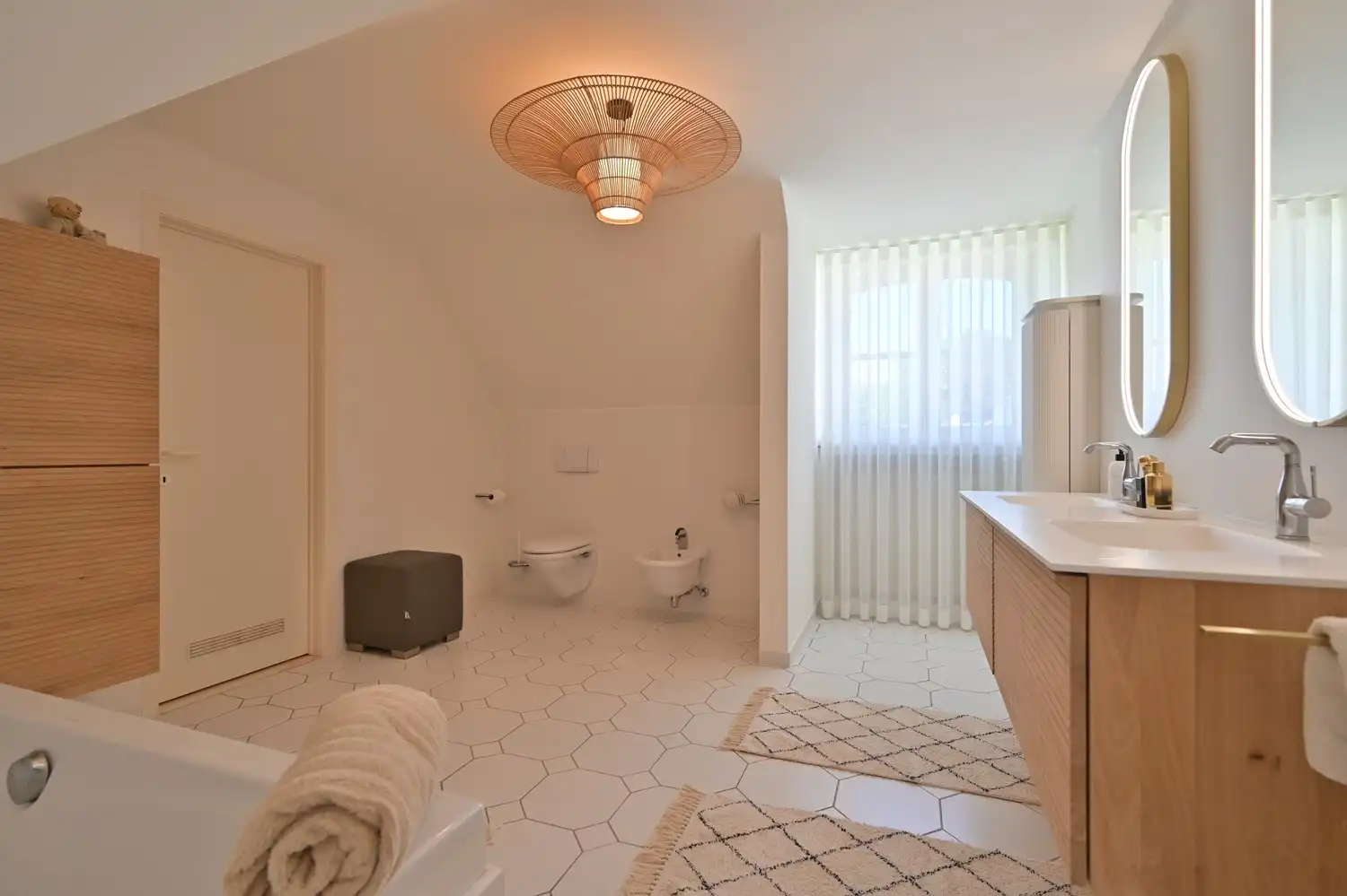 Exclusieve, gerenoveerde villa op toplocatie in residentieel Neerharen foto 26