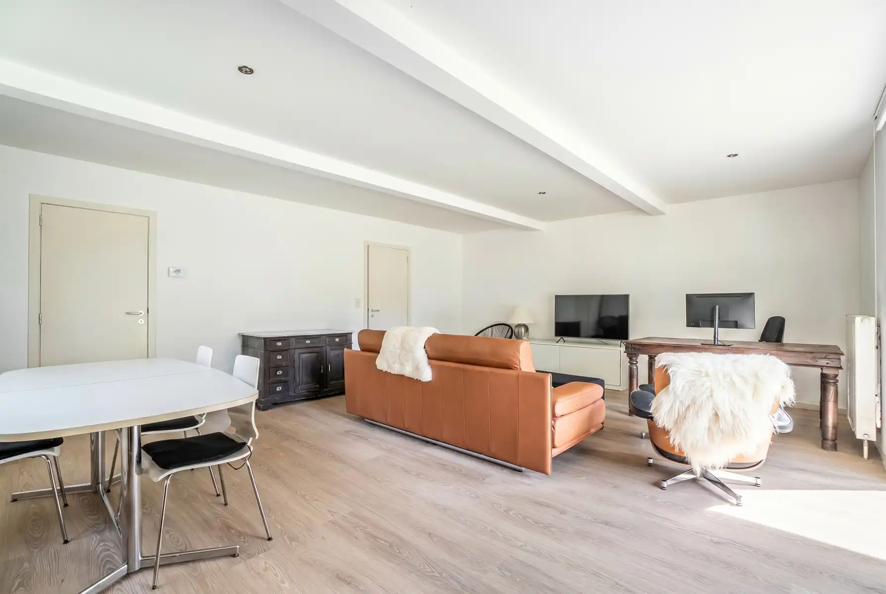 Gelijkvloers erfgoedappartement met tuin in Halle foto 28
