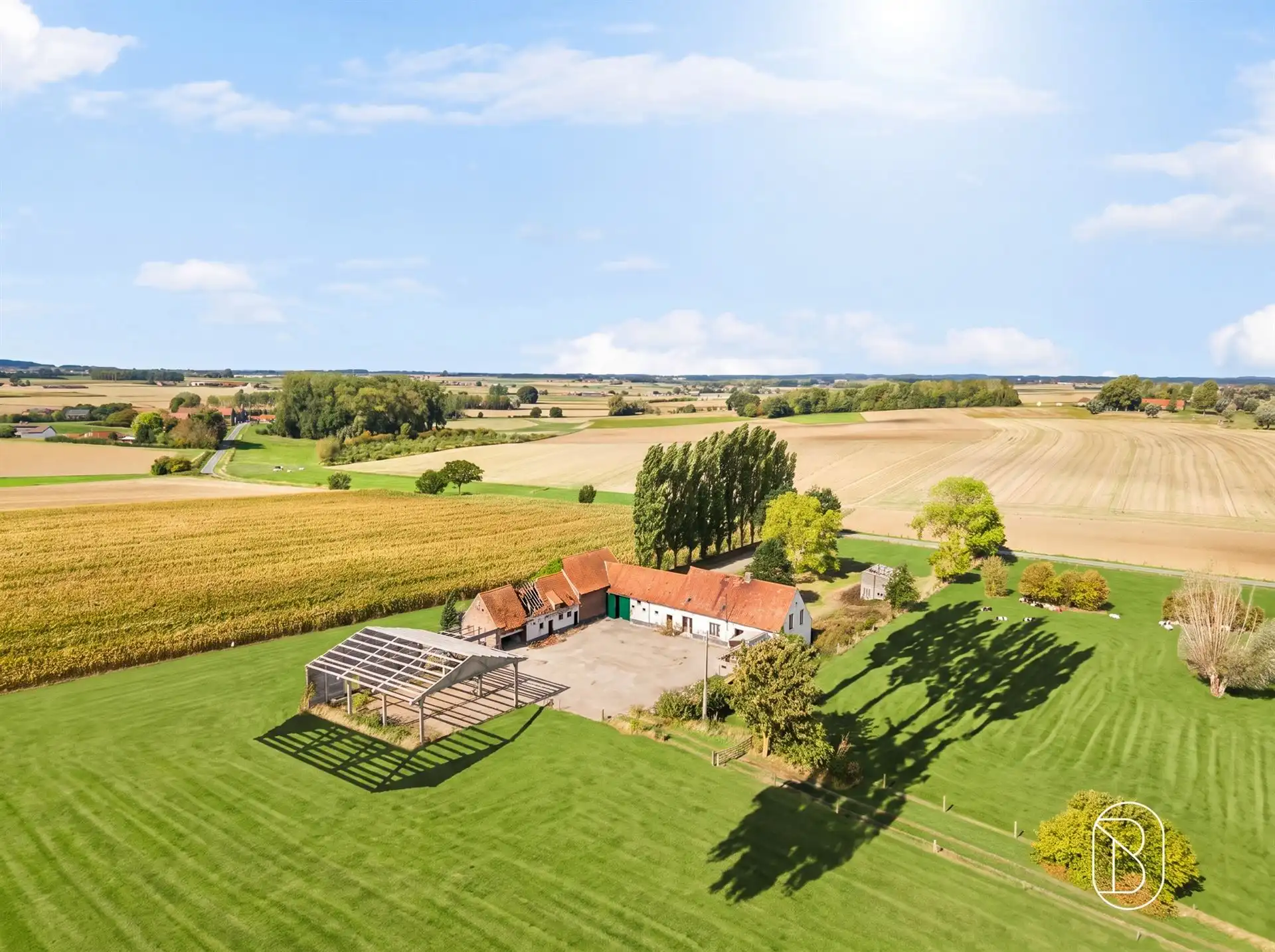 Uniek gelegen (af te breken) hoeve op maar liefst 8.282 m² foto 2