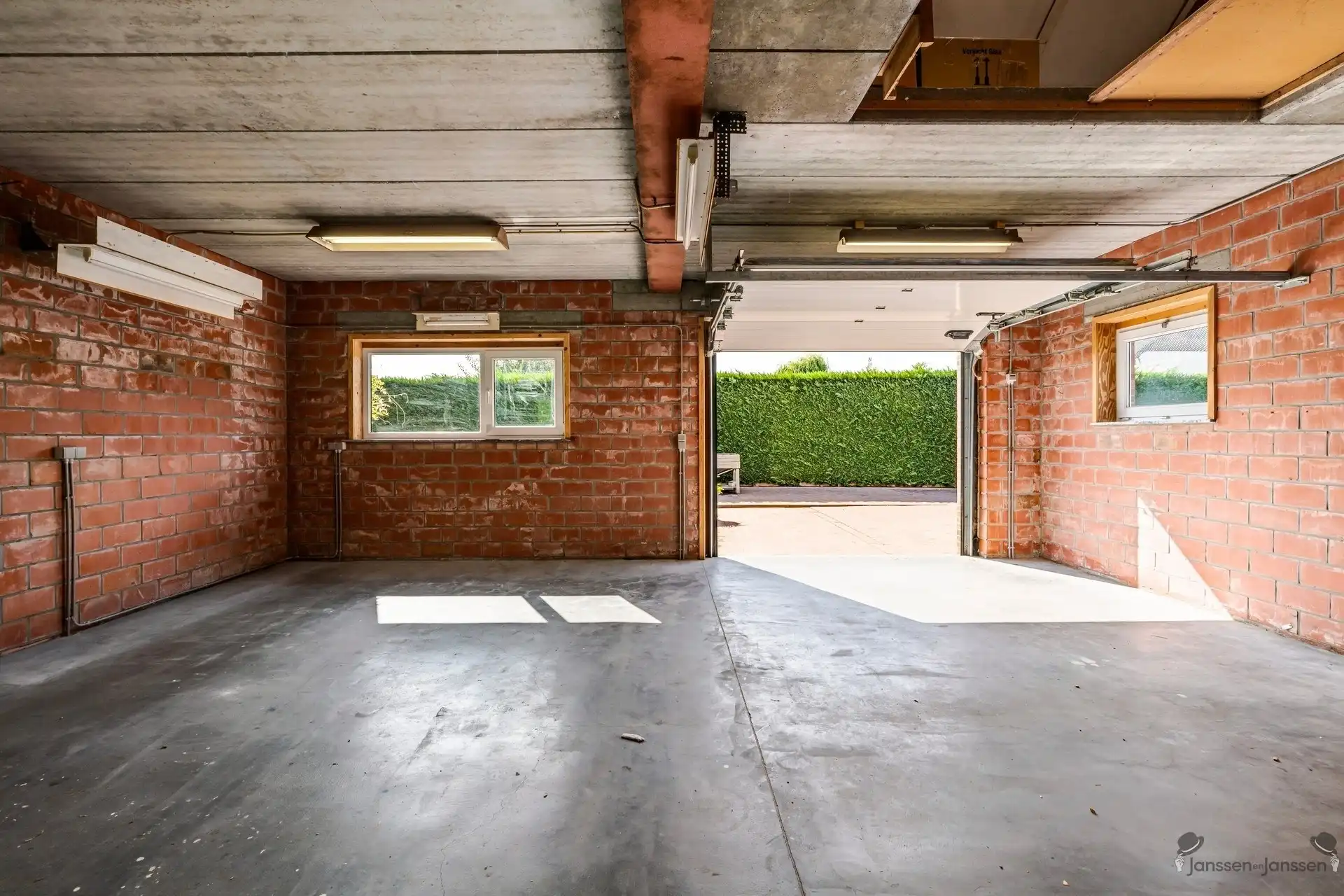 Ruime gezinswoning met extra werkplaats/atelier foto 24