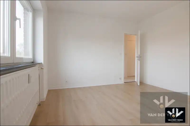 Lichtrijk en instapklaar appartement met 2 slaapkamer en terras gelegen in hartje Runkst foto 9