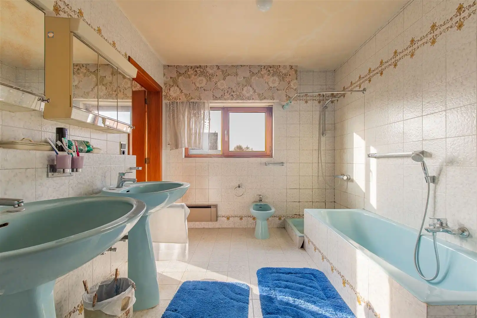 Te renoveren woning met potentieel, 3 slpk & dubbele garage foto 17