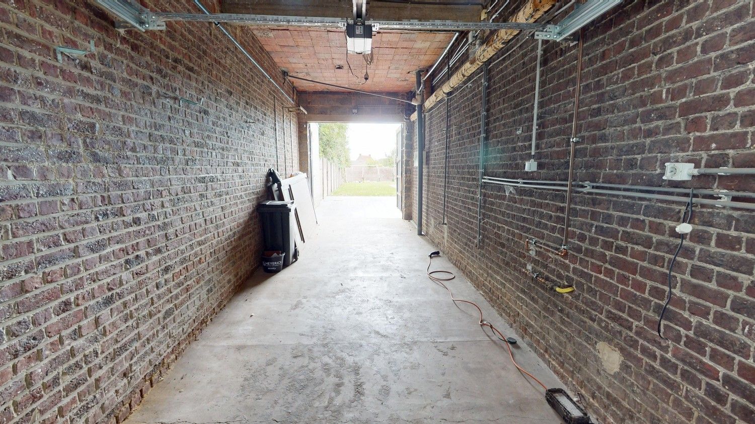 Ruime woning met 4 slaapkamers! foto 17