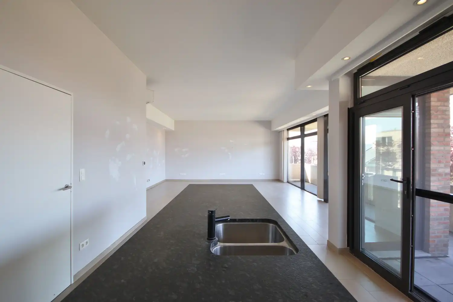 Ruim lichtrijk appartement met 3 slaapkamers en 2 terrassen foto 8