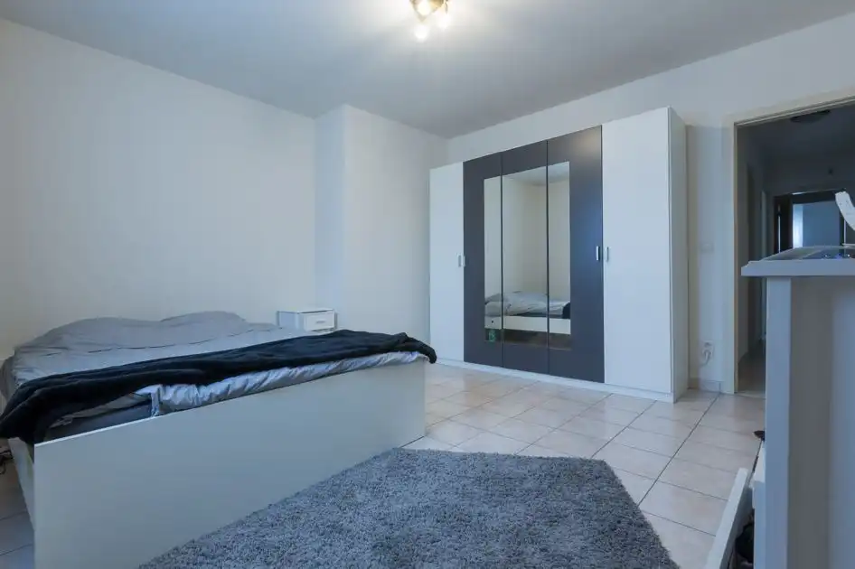 ZEER RUIM APPARTEMENT MET GARAGE, CENTRUM DIEST! foto 18