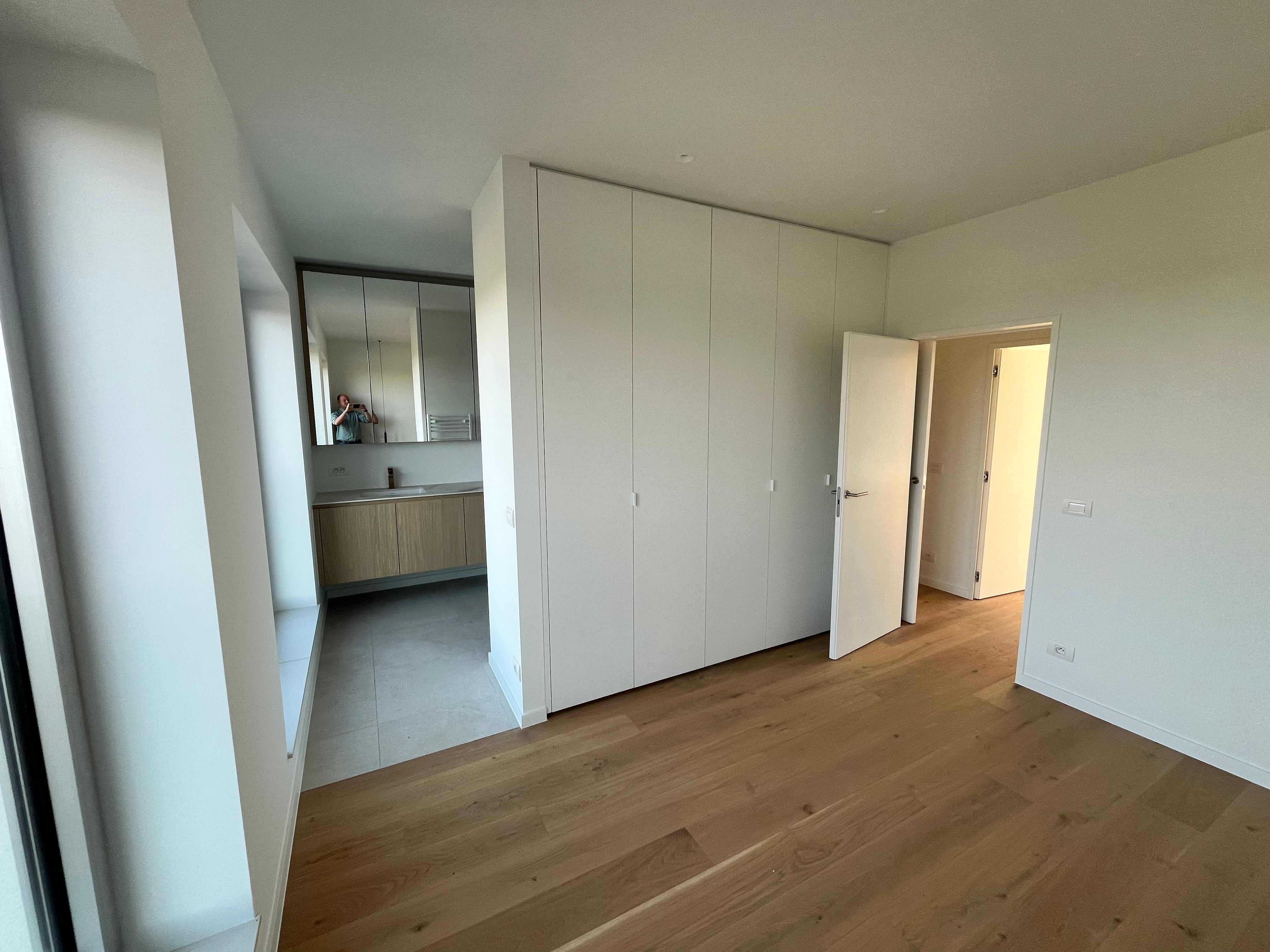 Instapklaar nieuwbouwappartement te huur in hartje Eeklo! foto 8