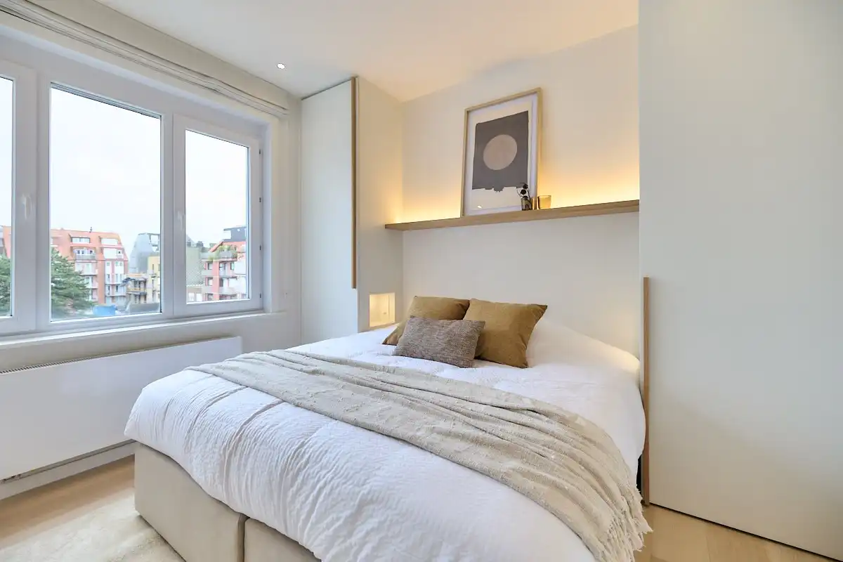 Gerenoveerd appartement met 4 slpks. en zijdelings zeezicht foto 12